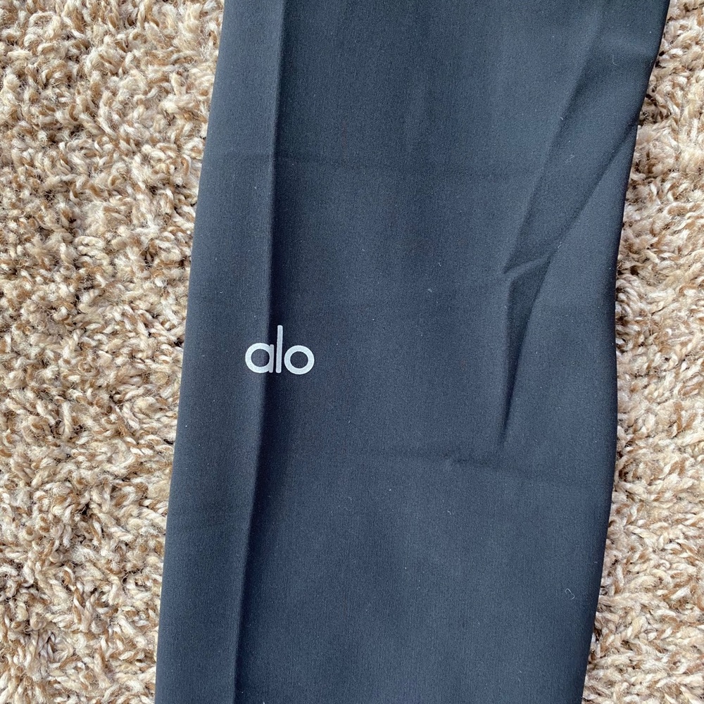 Alo Yoga High-Waist Ripped Warrior Legging - Picture 6 of 7